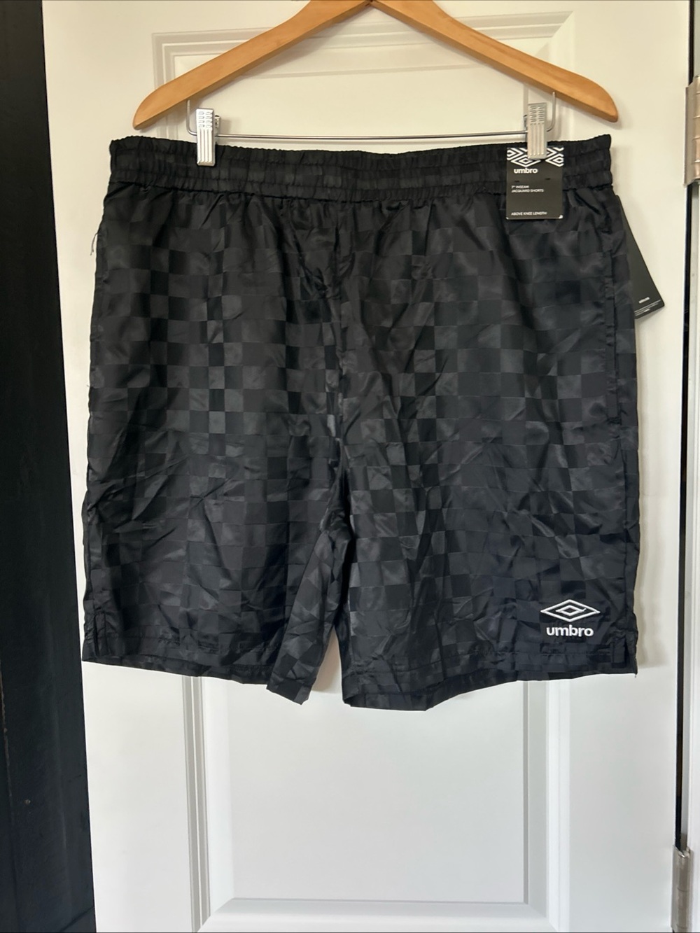 UMBRO 7" Inseam JACQUARD SHORTS - BRAND NEW w/ TAGS- Above Knee Length, Black